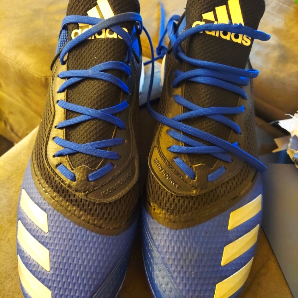 Adidas Bounce sports Cleats